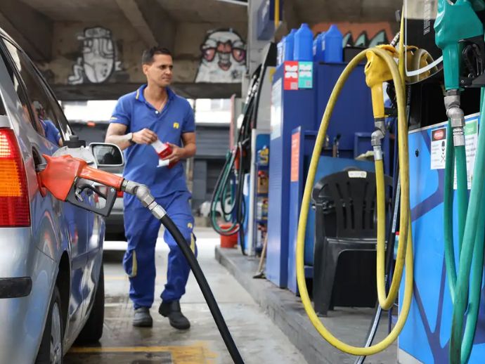 Governo fixa subven&ccedil;&atilde;o &agrave; gasolina em R$ 0,44 por litro