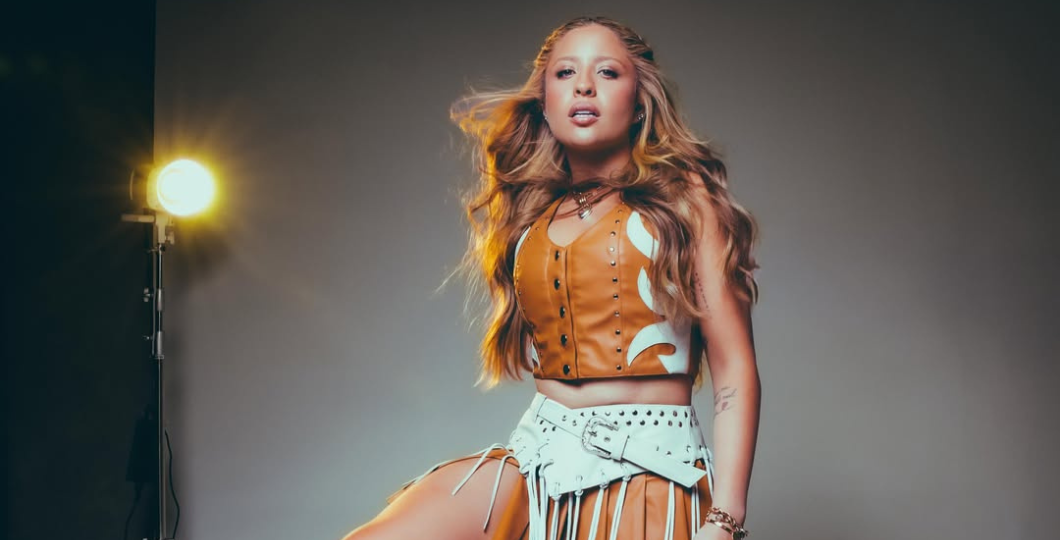 "Tenho que agradecer a Elba Ramalho": Mari Fernandez cantar&aacute; em mais de 40 cidades no S&atilde;o Jo&atilde;o