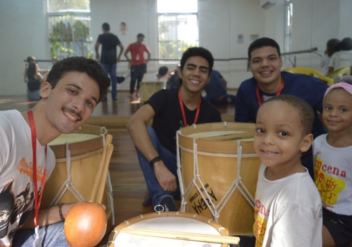 Em Recife, projeto social une arte, educa&ccedil;&atilde;o e cuidado para fortalecer v&iacute;nculos com crian&ccedil;as e fam&iacute;lias no bairro dos Coelhos