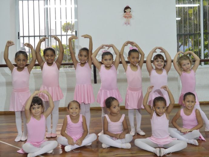 Em Recife, projeto social une arte, educa&ccedil;&atilde;o e cuidado para fortalecer v&iacute;nculos com crian&ccedil;as e fam&iacute;lias no bairro dos Coelhos