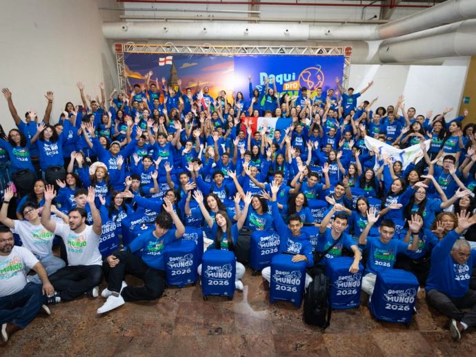 Governo de Alagoas realiza cerim&ocirc;nia de despedida dos 150 estudantes do programa Daqui pra o Mundo