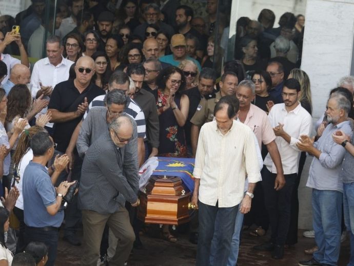 Lideran&ccedil;as pol&iacute;ticas prestam &uacute;ltimas homenagens a Waldemar Borges em vel&oacute;rio na Alepe