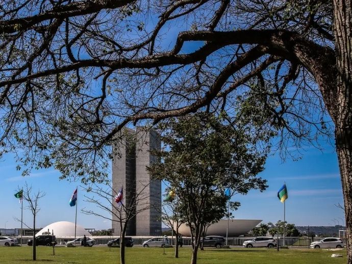 Senado aprova projeto que aumenta puni&ccedil;&atilde;o para crimes sexuais online contra crian&ccedil;as