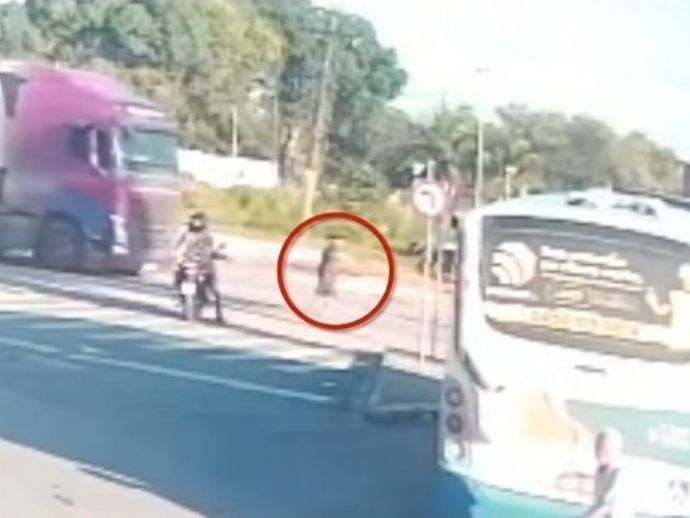 Mulher de 54 anos morre atropelada por carreta no Cabo de Santo Agostinho