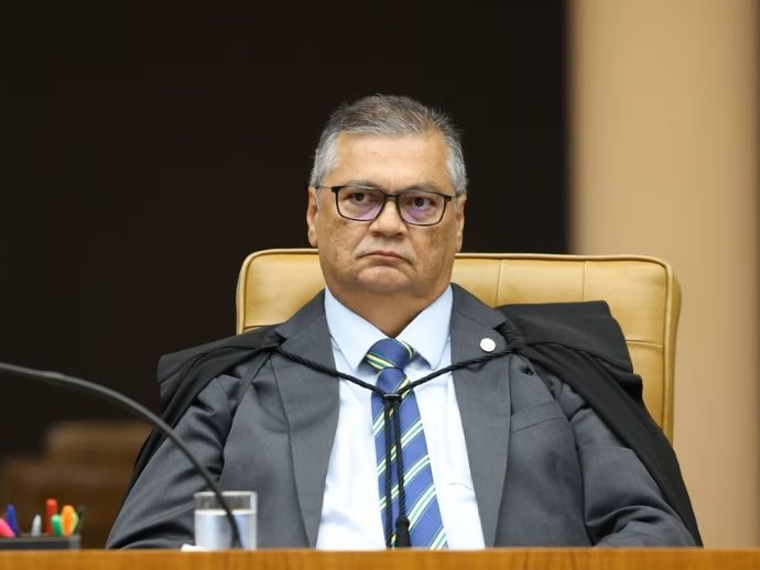 Fl&aacute;vio Dino cobra &oacute;rg&atilde;os e critica ex-parlamentares por indica&ccedil;&atilde;o de emendas