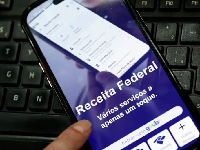 Receita paga hoje restitui&ccedil;&atilde;o autom&aacute;tica do IR a 4 milh&otilde;es. Veja quem recebe!