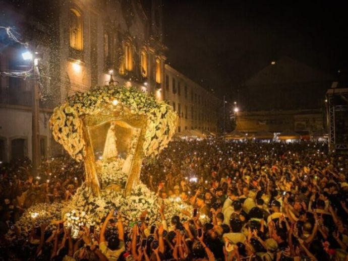 FESTA DO CARMO: Novo manto da padroeira do Recife ser&aacute; revelado