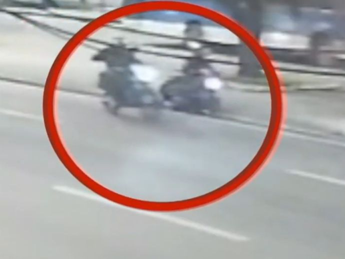 Estudante &eacute; cercado por criminosos e tem moto roubada durante assalto