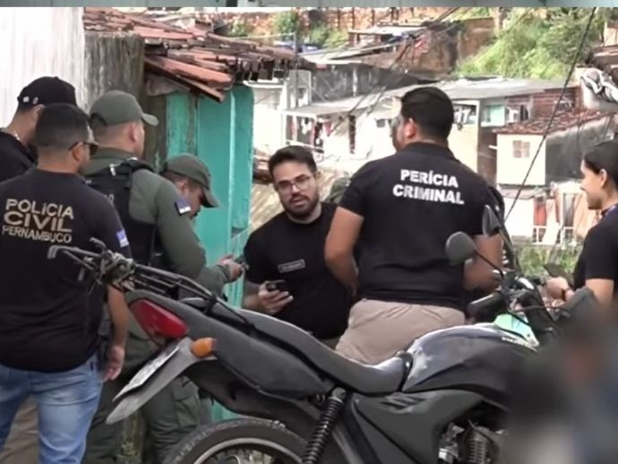 Mulher &eacute; executada com mais de dez tiros na Zona Norte do Recife