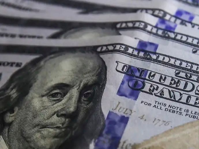 D&oacute;lar cai ap&oacute;s decis&atilde;o do Fed e Bolsa fecha em baixa