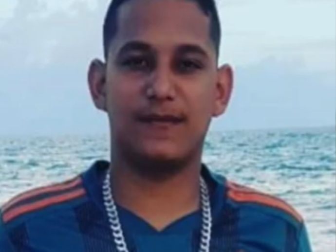 Estudante vai a j&uacute;ri popular por morte de trabalhador durante montagem de feira