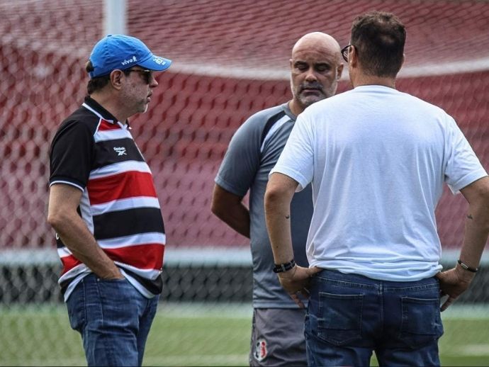 Presidente interv&eacute;m e Cristian de Souza segue como t&eacute;cnico do Santa Cruz