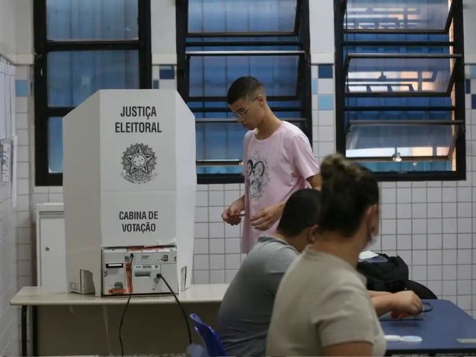 TSE refor&ccedil;a seguran&ccedil;a das urnas eletr&ocirc;nicas com 40 etapas de fiscaliza&ccedil;&atilde;o e auditoria