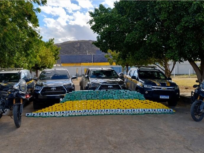 PRF apreende 450 kg de coca&iacute;na e pasta base em Salgueiro