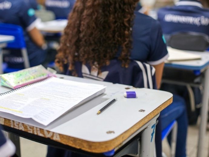 Seu filho n&atilde;o quer voltar para a escola? Saiba como agir sem gritos