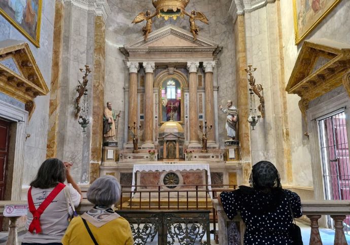 Basílica da Penha reúne fiéis na tradicional Festa do Perdão de Assis