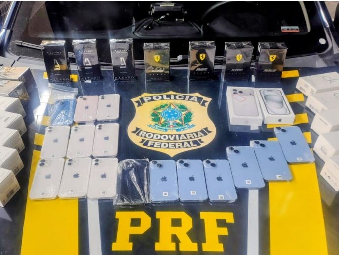 PRF apreende smartphones e perfumes sem nota fiscal em Garanhuns
