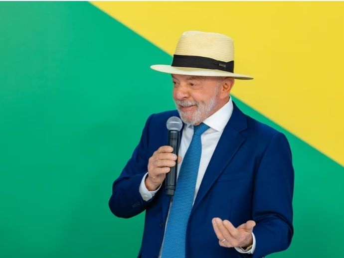 Lula rebate Trump e diz que EUA n&atilde;o devem interferir em elei&ccedil;&otilde;es brasileiras