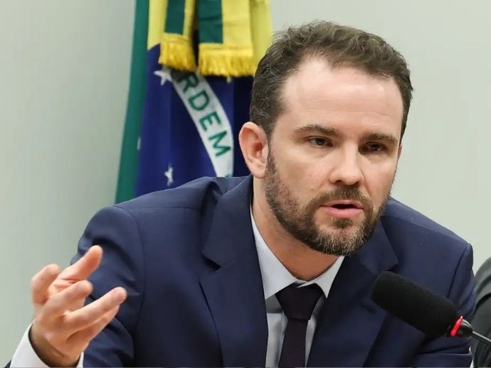 Durigan diz que alta da d&iacute;vida decorre dos juros, n&atilde;o dos gastos do Governo