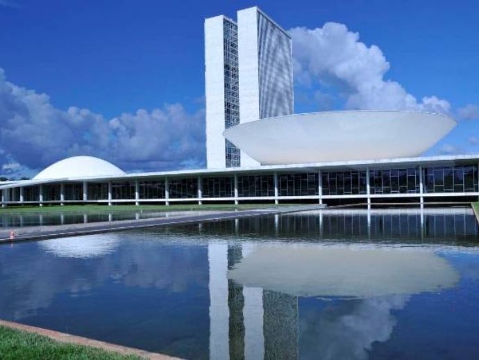 Senado retoma discutindo escala 6x1, MP das Blusinhas e outros temas