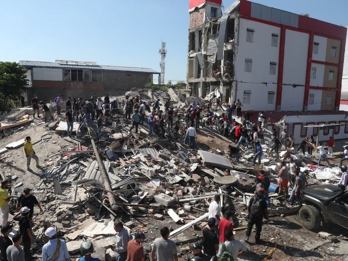 Terremoto na Col&ocirc;mbia deixa 224 mortos e cidades em ru&iacute;nas