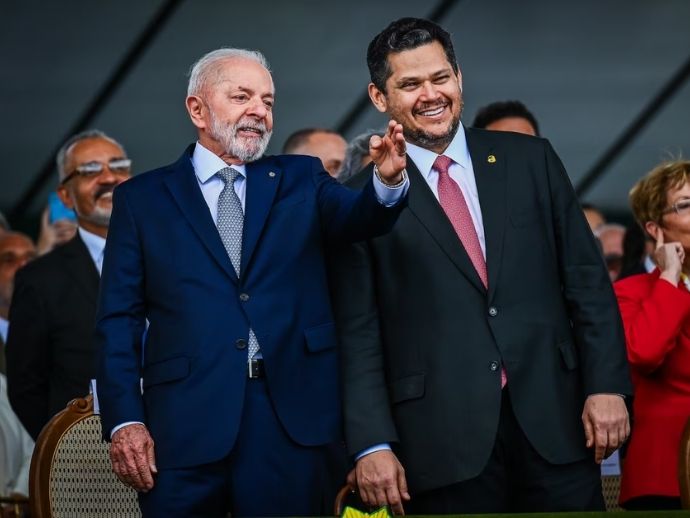 Lula e Alcolumbre tratam do fim da escala 6x1 em reuni&atilde;o no Alvorada