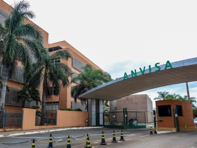 Anvisa pro&iacute;be venda e fabrica&ccedil;&atilde;o de 12 produtos de limpeza. Confira quais s&atilde;o!