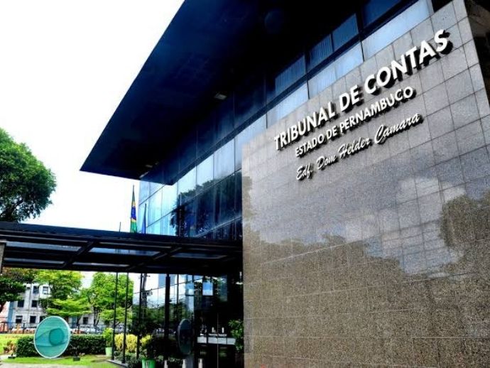 TCE-PE entrega ao TRE lista com 1.728 gestores com contas rejeitadas