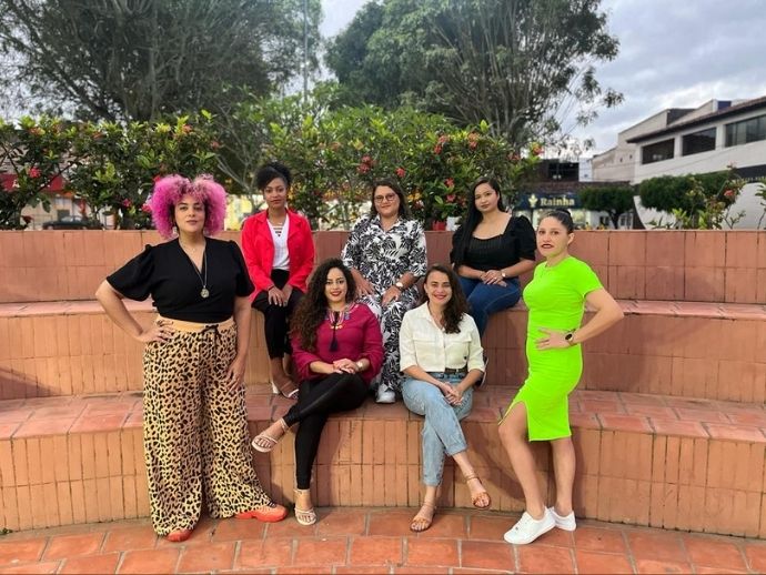  Coletivo de poetisas do Paje&uacute; lan&ccedil;a vaquinha para turn&ecirc; em Portugal