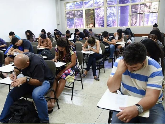 Saiba como consultar locais de prova do Encceja que ocorre neste domingo