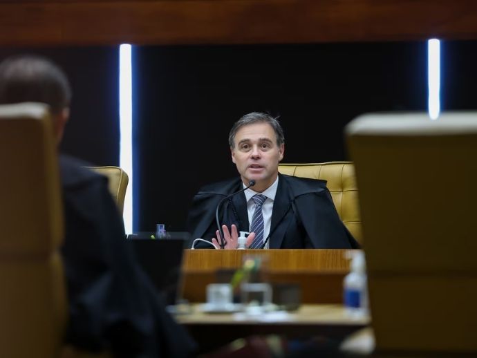 Andr&eacute; Mendon&ccedil;a diz que sal&aacute;rio no STF d&aacute; "condi&ccedil;&atilde;o m&eacute;dia" de vida para Ministros