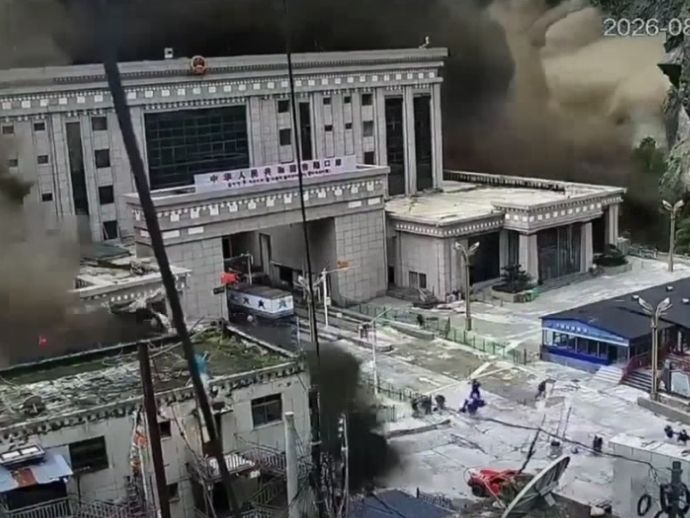 Enchente repentina no Nepal deixa 18 mortos e quase 400 desaparecidos