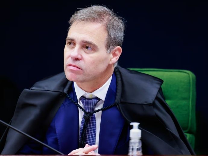 Vazamento revela encontro de Vorcaro com ministro Andr&eacute; Mendon&ccedil;a