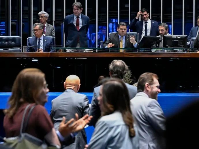 Senado vai votar fim da escala 6x1 ap&oacute;s elei&ccedil;&otilde;es, diz Alcolumbre