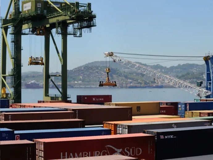 Balan&ccedil;a comercial brasileira tem super&aacute;vit de US$ 7,4 bilh&otilde;es em agosto