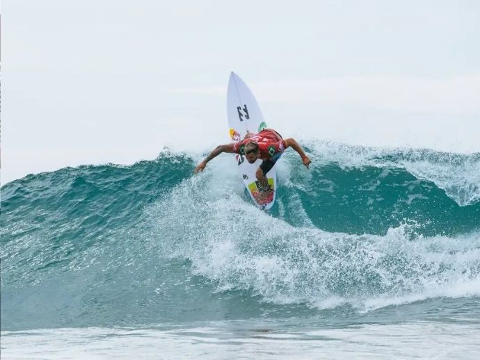 WSL cancela etapa de Abu Dhabi e Mundial de surfe ter&aacute; 12 etapas