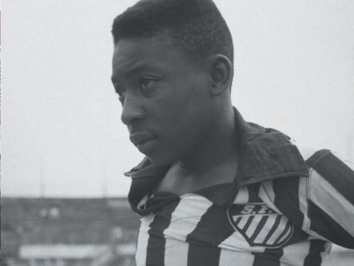 H&aacute; 70 anos, pequeno Edson marcava o seu 1&ordm; gol com camisa do Santos