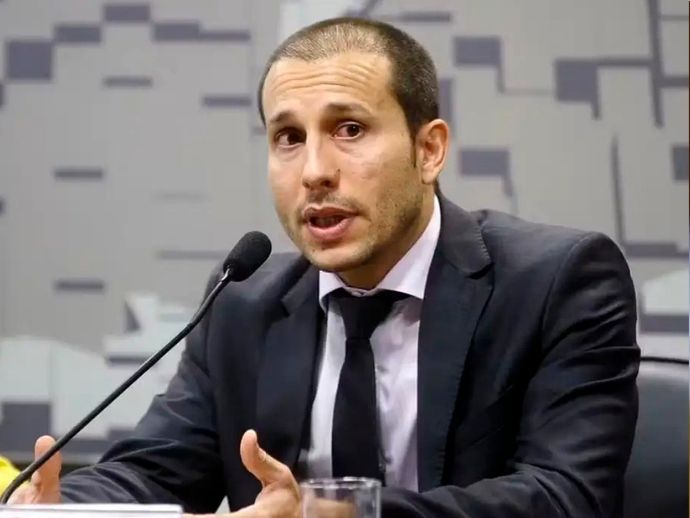 Diretor-executivo da PF defende corpora&ccedil;&atilde;o ap&oacute;s afastamento de Andrei
