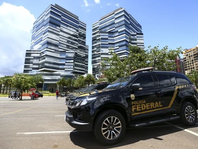 Ap&oacute;s afastamento de Andrei, onze diretores da PF colocam os cargos &agrave; disposi&ccedil;&atilde;o