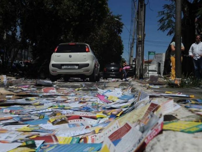 TSE pro&iacute;be propaganda e adesivos de candidatos em carros de aplicativos