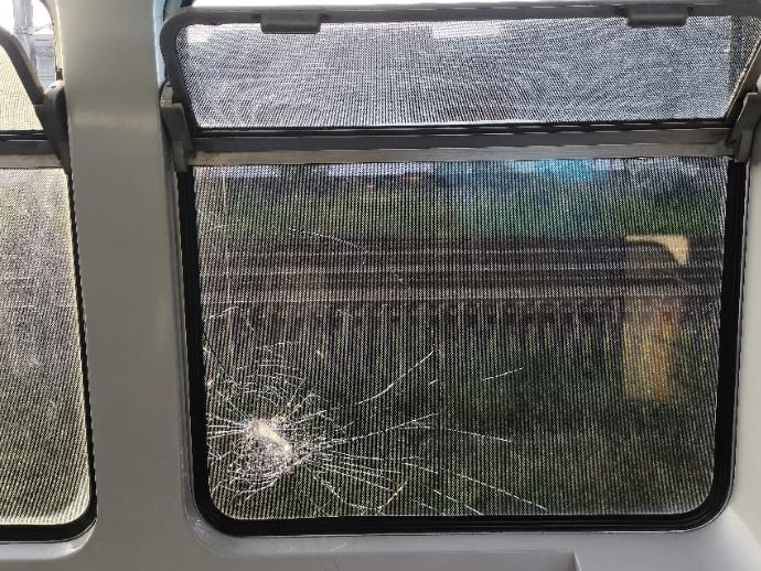 Trem da Linha Sul do Metr&ocirc; &eacute; apedrejado e deixa circula&ccedil;&atilde;o prejudicada