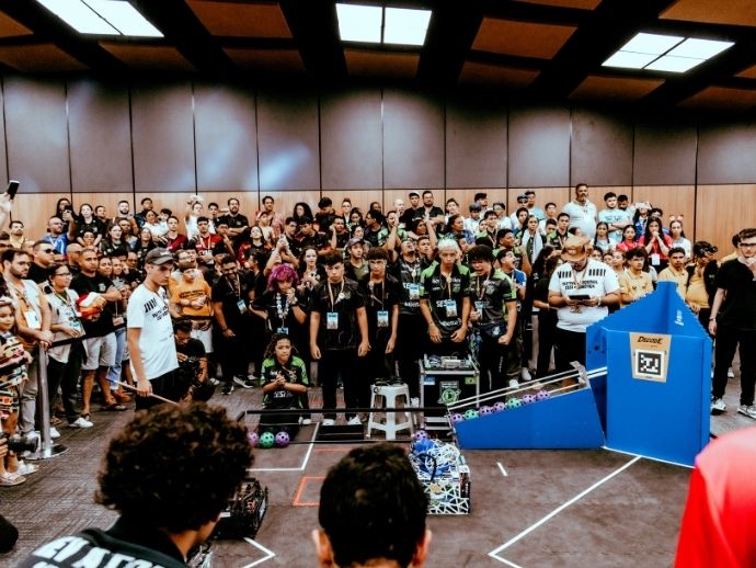 Olimp&iacute;ada Brasileira de Rob&oacute;tica re&uacute;ne 80 equipes em etapa estadual de Pernambuco