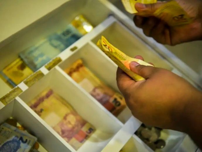 INPC tem varia&ccedil;&atilde;o negativa em agosto e soma 3,98% em 12 meses