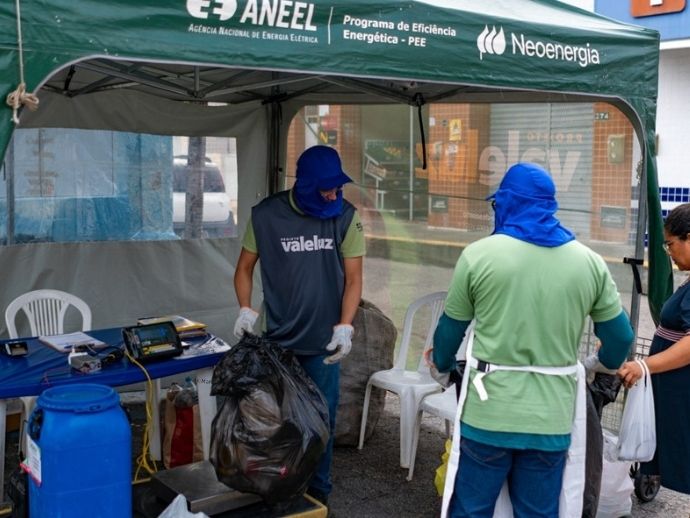 Neoenergia abre 29 pontos do Vale Luz para trocar recicl&aacute;veis por desconto na conta 