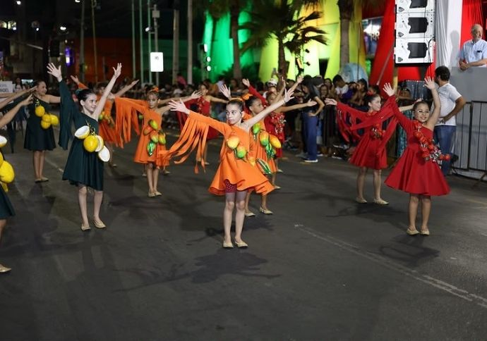Desfile promove combate à violência contra a mulher em Petrolina