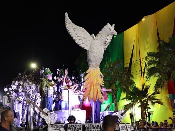 Desfile promove combate &agrave; viol&ecirc;ncia contra a mulher em Petrolina