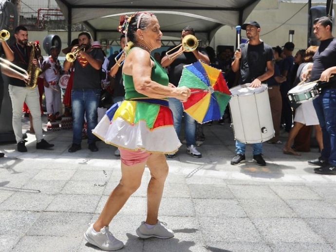 Recife celebra Dia Nacional do Frevo com aul&atilde;o para pessoas idosas nas Gra&ccedil;as