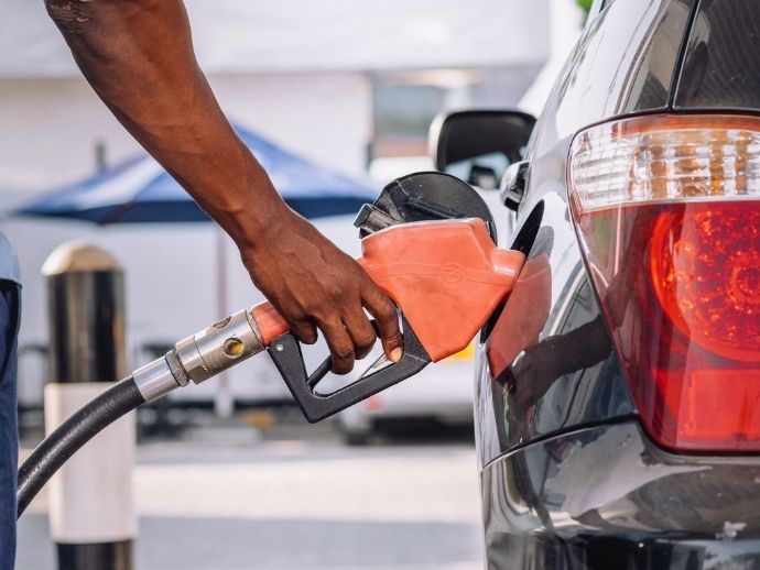 Petrobras aumenta diesel, mas subs&iacute;dio mant&eacute;m valor final; entenda
