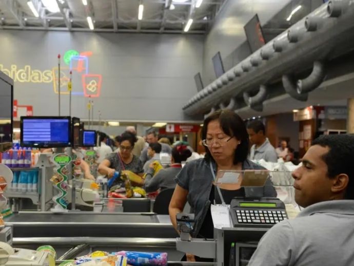 Oferta de carnes, frangos e outras prote&iacute;nas cresce 23% nas promo&ccedil;&otilde;es