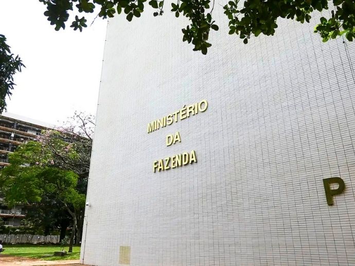 Fazenda reduz proje&ccedil;&atilde;o de crescimento do PIB para 2% em 2026